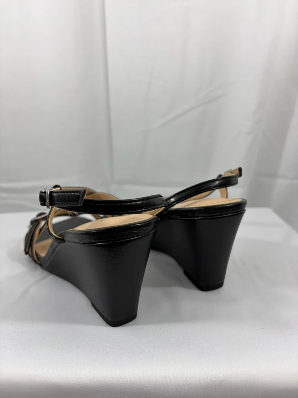 NWT Journee Women’s Size 6 Black Strappy 3 Inch Wedge Sandals